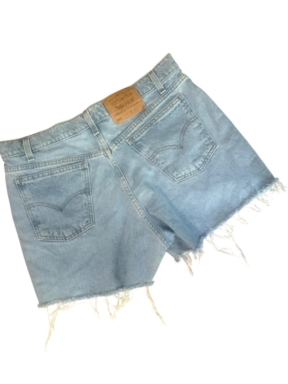 Vtg Levi’s 550 Relaxed Fit Cut Off Denim Shorts Light Wash Frayed 36 Country